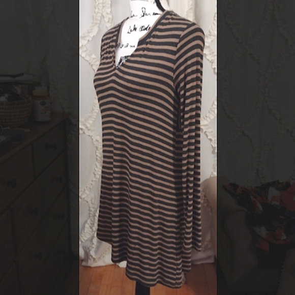 EUC: Cabin Asymmetrical Striped Mini Dress orTunic Top fits many sizes! XS-Large - Picture 2 of 4